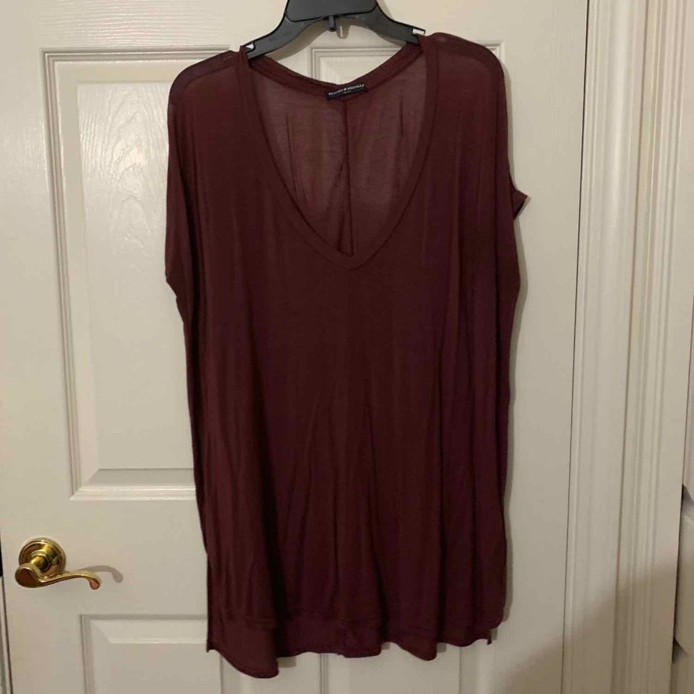Brandy Melville Maroon V-Neck Tshirt